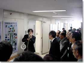 尾身大臣一行ご見学の様子